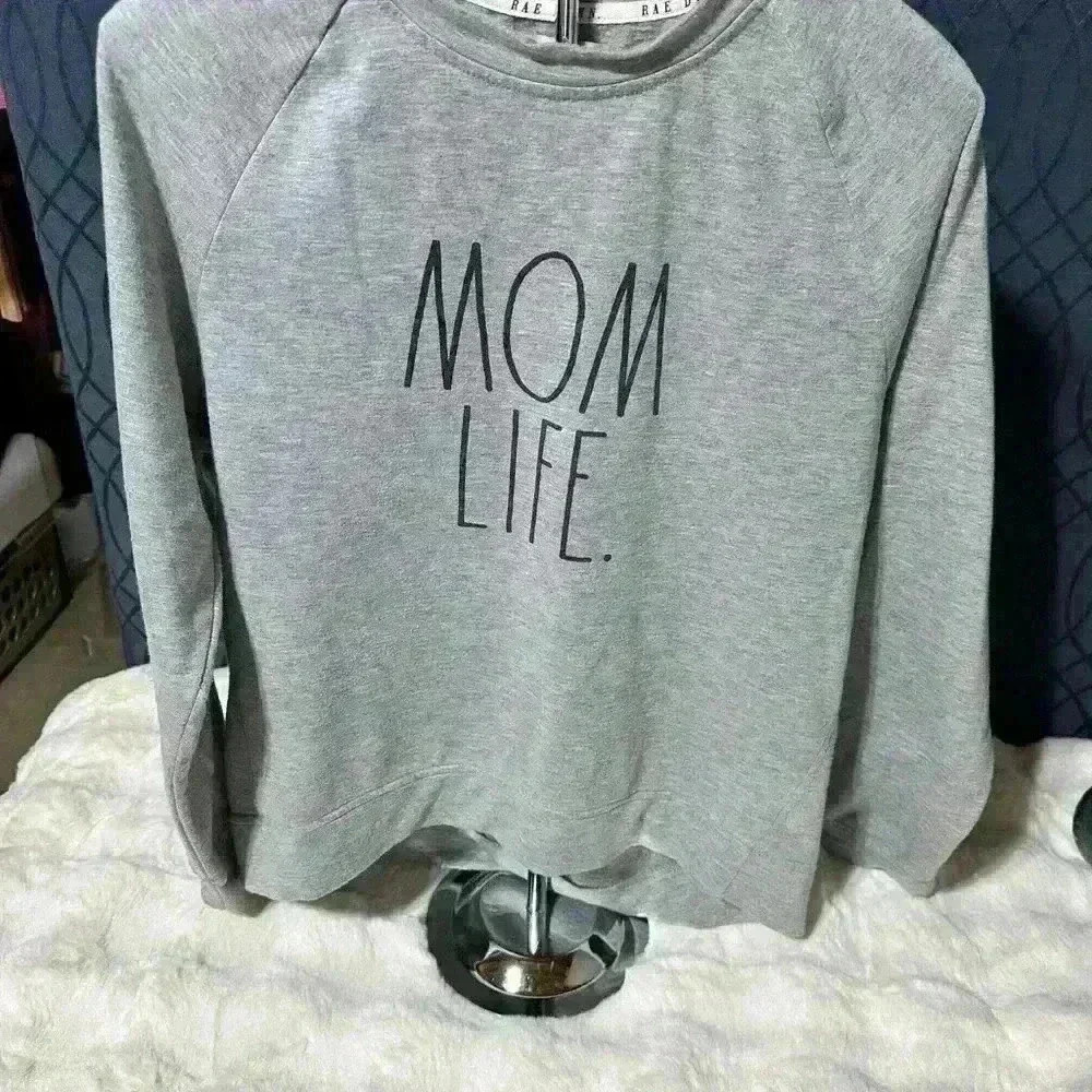 Rae Dunn Mom Life Gray Tshirt Small Petite. Preowned